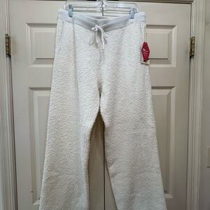 Universal Thread Cream Wide-Leg Cozy Sweatpants
